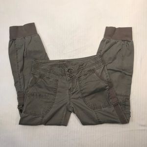 Guess cargo stretch jogger ankle crop olive grey
